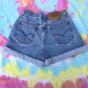 90s Vintage Levi’s 950 relaxed fit Jean shorts